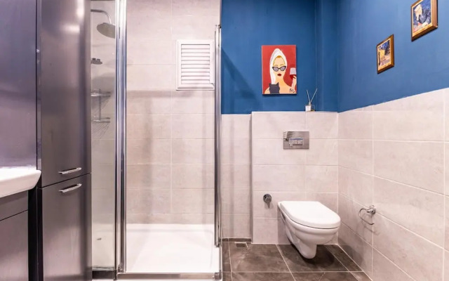 Spacious Flat w Balcony 3 min to Kadikoy Square