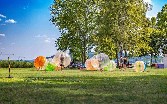 Happy Camp mobile homes in Füred Camping