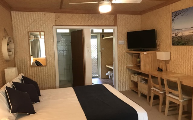 Tallow Beach Motel - Adults Only – Guest Rooms – Suffolk Park