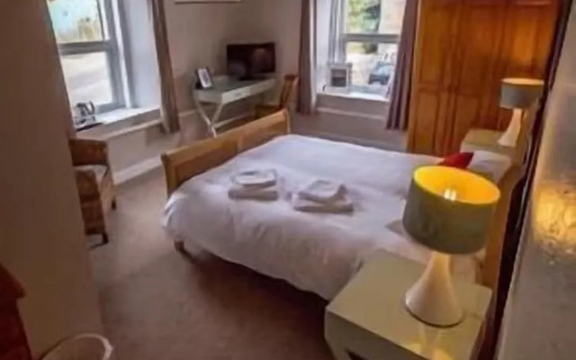 The Halfway House Pub and Kitchen