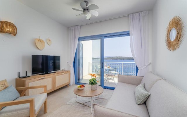 Lefkada Blue Luxury Apartments, Perigiali A4 Entrance Level