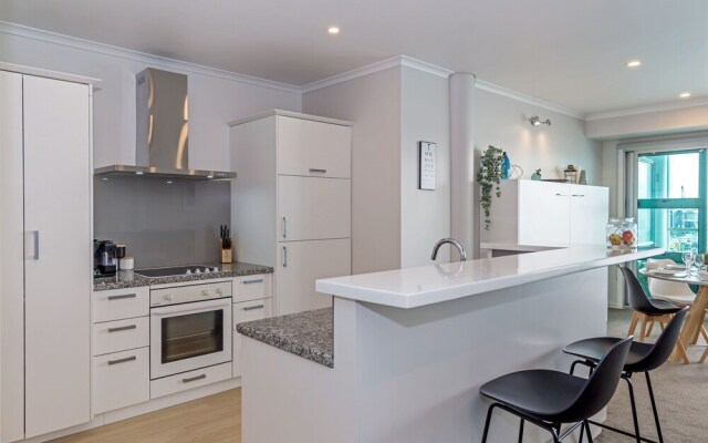 QV Elegant Modern Apt with Waterview 982