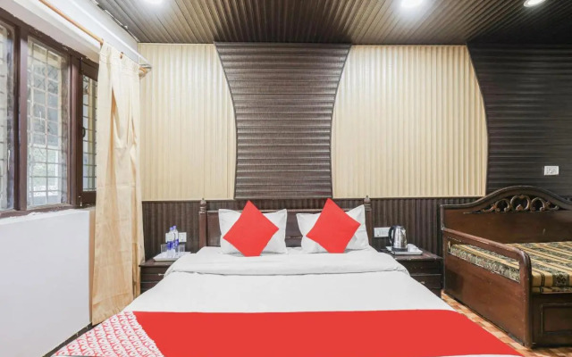 OYO Flagship 86242 Aum Hotel