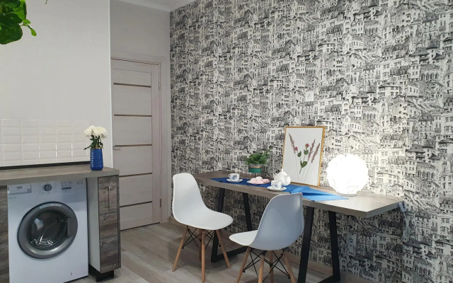 Guests love on Chobotovskaya Street