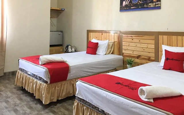 RedDoorz Plus Syariah near Alun Alun Sampang