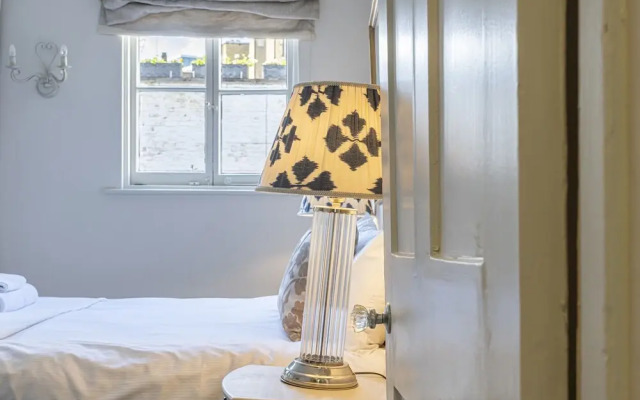 JOIVY Elegant 2-Bed Mews Flat Near Buckingham Palace