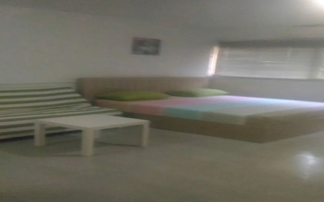 Room in Studio - T8 Guest House Don Mueang Challenger Triple Room