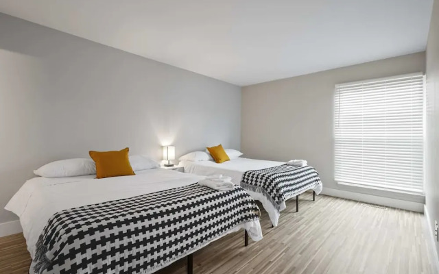 Spacious 2BR 2BA City Haven