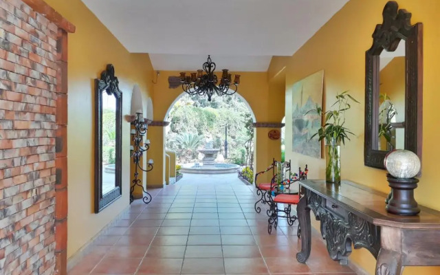 El Encanto Inn