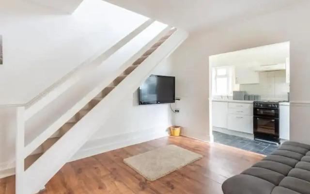 Cheerful Maisonette in the Heart of Orrell Park