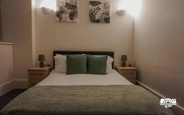 City Centre Chic Apartment With 2 Bedrooms