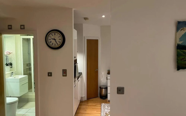 Stylish Studio Flat Near Central London