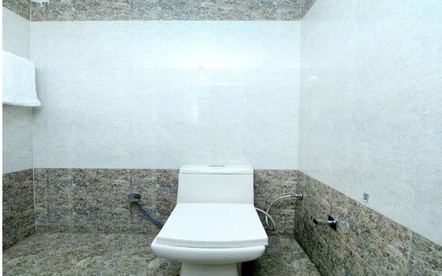 Hotel R2d by OYO Rooms