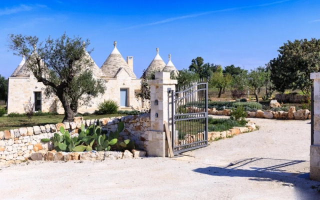 Trulli Gianpaolo - Enchanting 3 Bedroom Villa