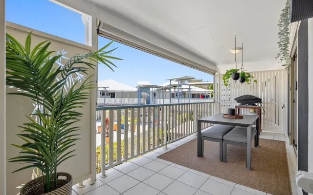 3-bed Haven With Balcony and Bbq, 5-min to Beach