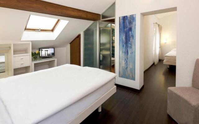 Hotel America