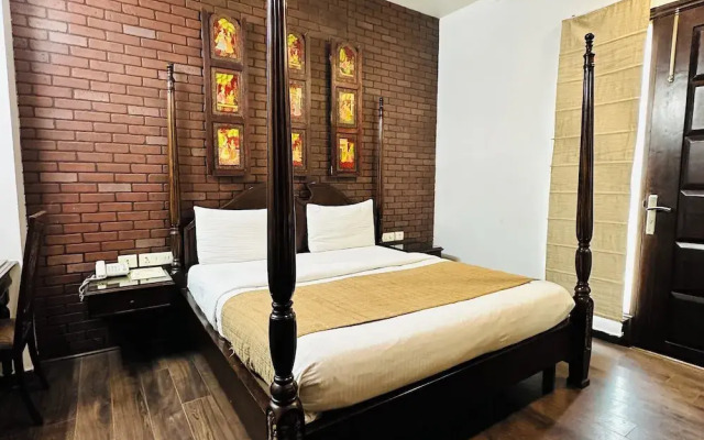 Lavish Inn