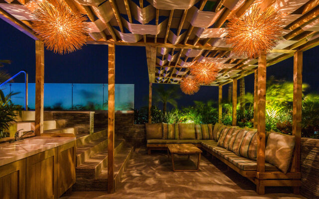Newport House Playa Boutique Hotel - Beach Club Access