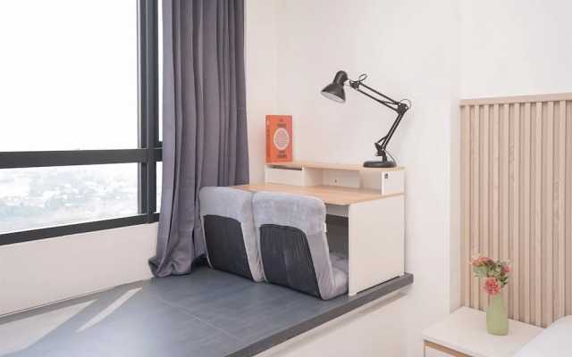 Warm Cozy Studio Room at Collins Boulevard Apartment