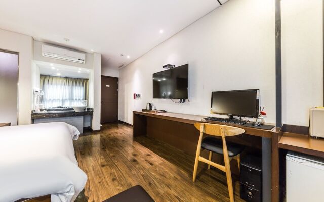 F HOTEL Yeongdeungpo