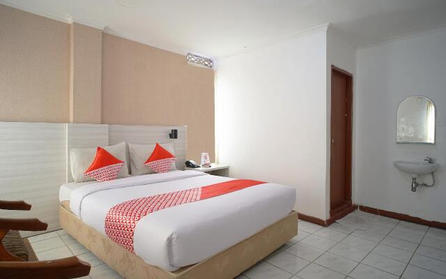 Capital O 2885 Hemra Hotel