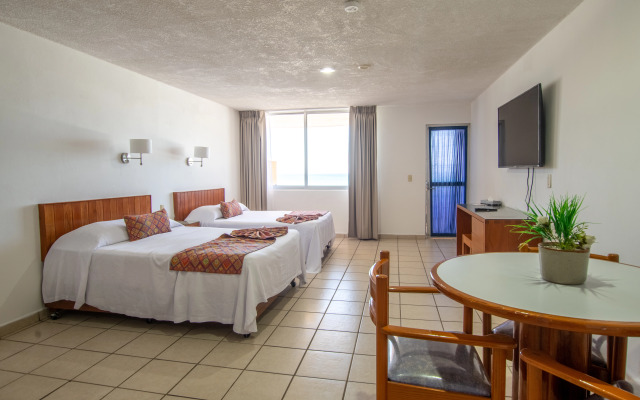 Costa De Oro Beach Hotel