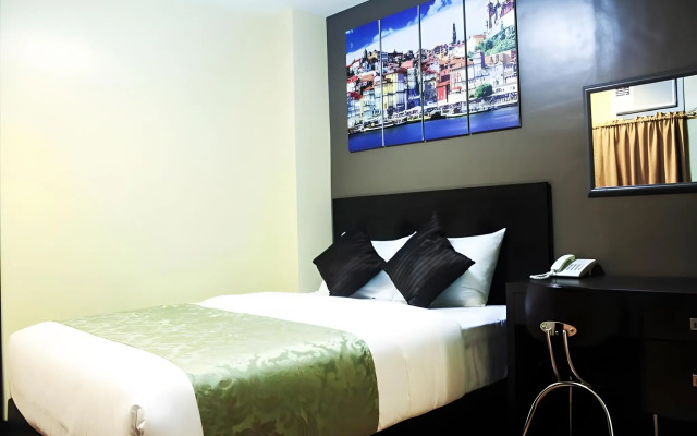 The Studio 18 Residences