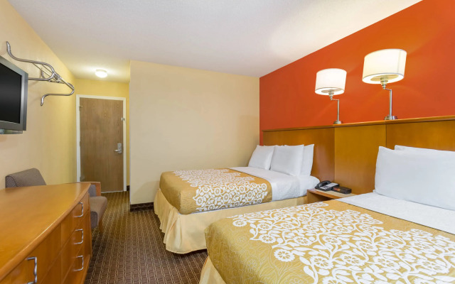Travelodge by Wyndham Los Banos CA