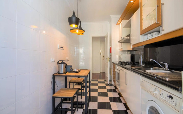 Nomad's Fine Arts in Chiado with Garage