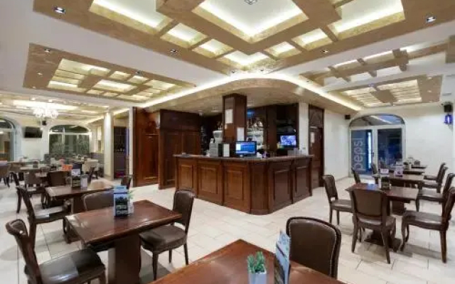 Garni Hotel Royal Crown