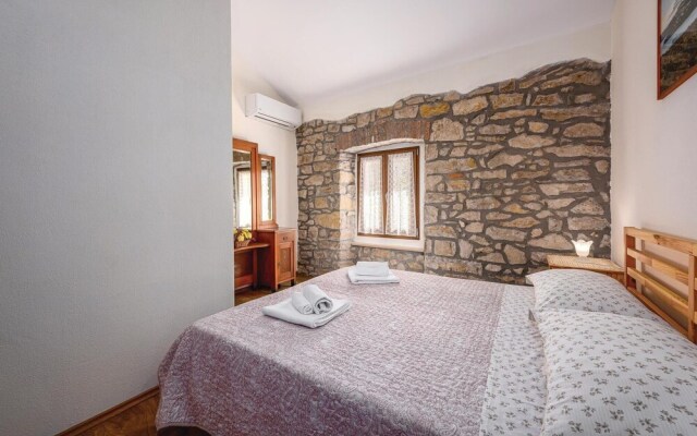 Nice Home in Nova Vas With 4 Bedrooms, Wifi and Outdoor Swimming Pool