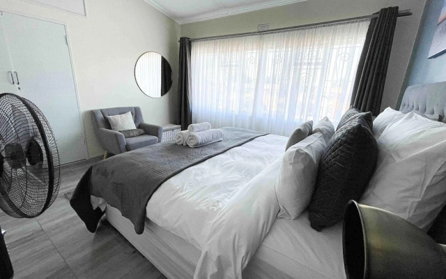 Chic Modern House on Neasden - 2085