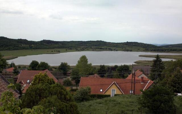 Tó apartman