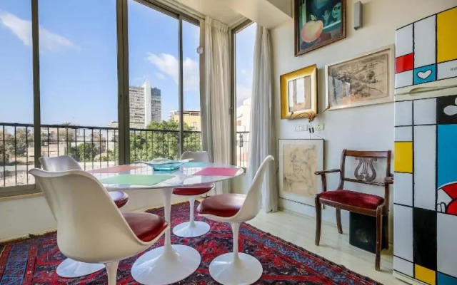 Trumpeldor - 2 Bed Apartment of Art!