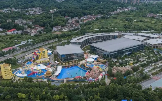 Xianning Yitang Hot Springs Resort Hotel – Outside – Xianning