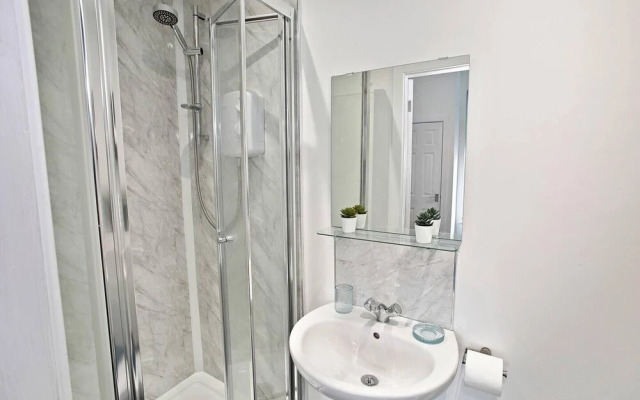 Stunning 4-bed House in Manchester