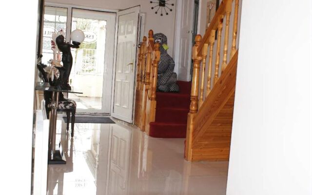 Eske Villa Bed & Breakfast