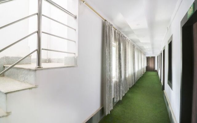 OYO Flagship 18658 Hotel Royal Green