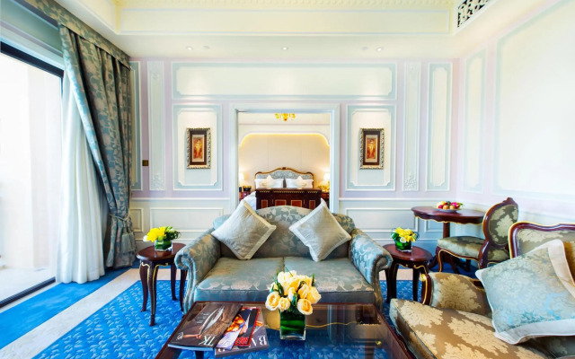 Legend Palace Hotel
