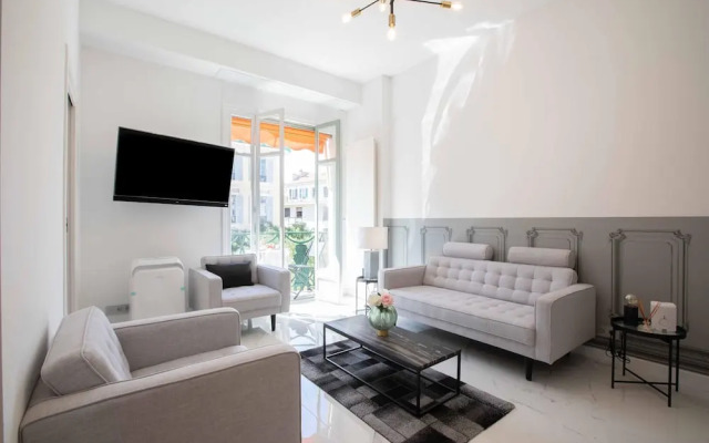 Le Magenta in Nice With 1 Bedrooms and 1 Bathrooms