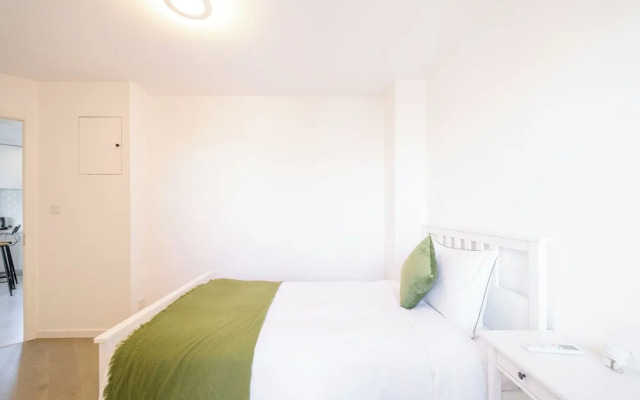 Tyms Elegant 4BR 2BA Apt in Xujiahui