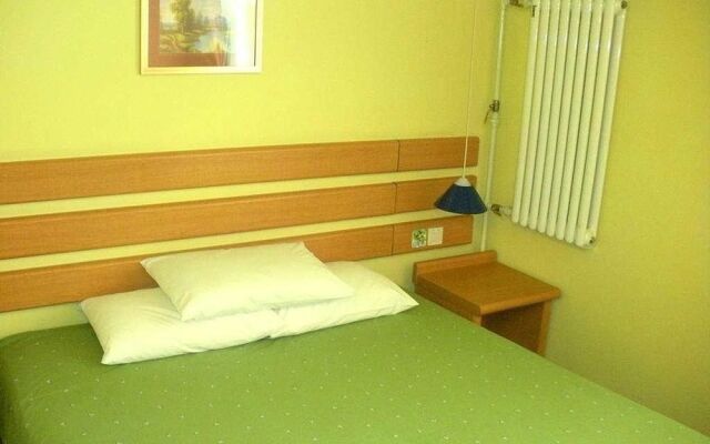Homeinn Business Hotel (Jinan Red Star Macalline Lishan Road Subway Station)