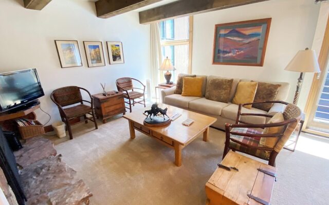 #205 Vail International