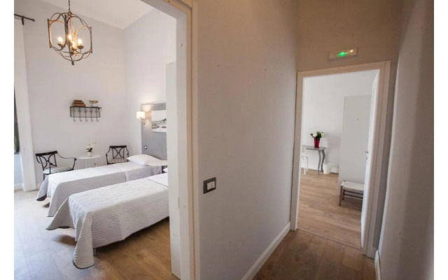 Largo Donnaregina Home