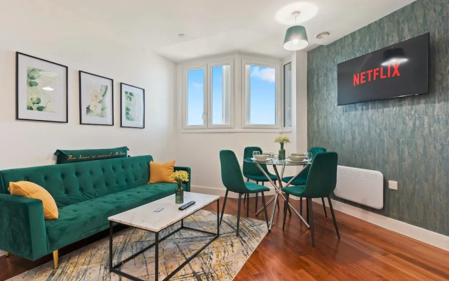 Emerald Suite- Bham Citycentre- Luxury-cinema Room