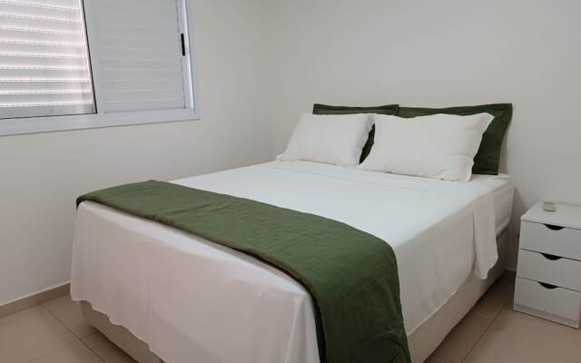 Apto 2 Q ao lado do Hospital Premium