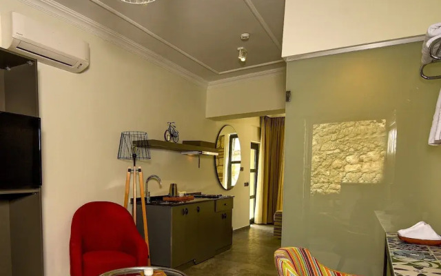 Warm Studio Flat with Patio LOTUS