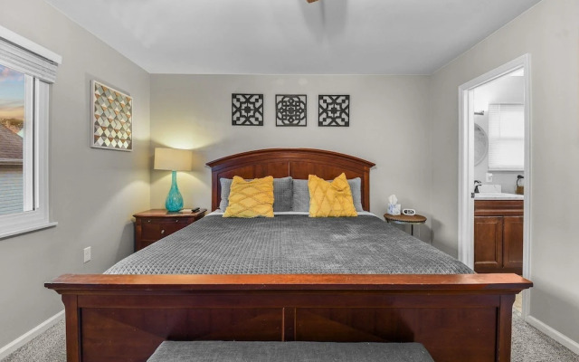 Rotties' 2 Bedroom Home by RedAwning