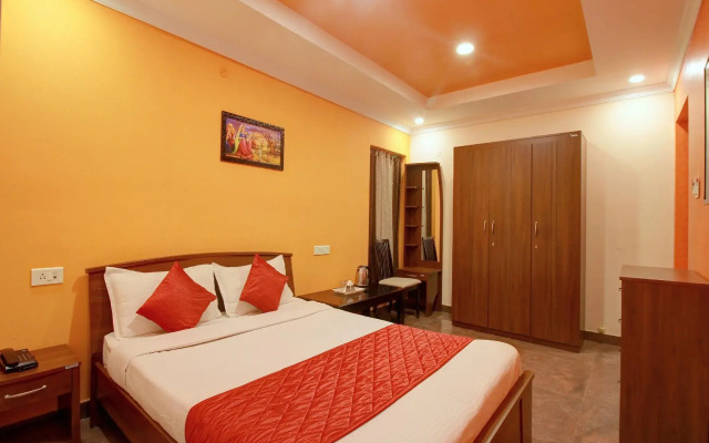 OYO 11727 Sivaraja Residency