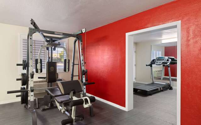 Ramada by Wyndham Kingman